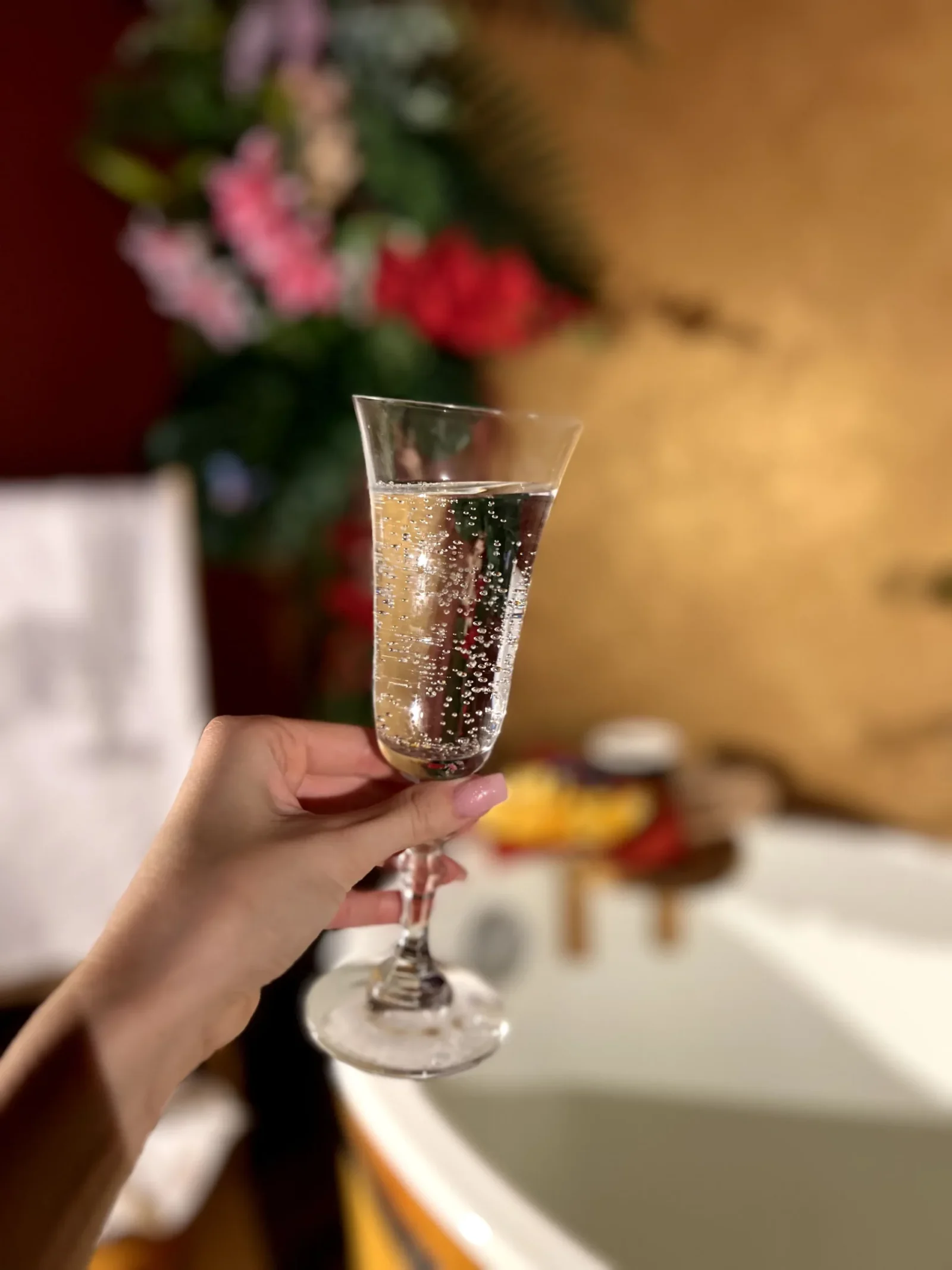 Chwila wspólnego świętowania we wnętrzu Orient Massage